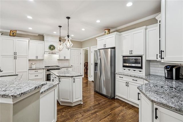 8160 Willow Point, Gainesville, GA 30506