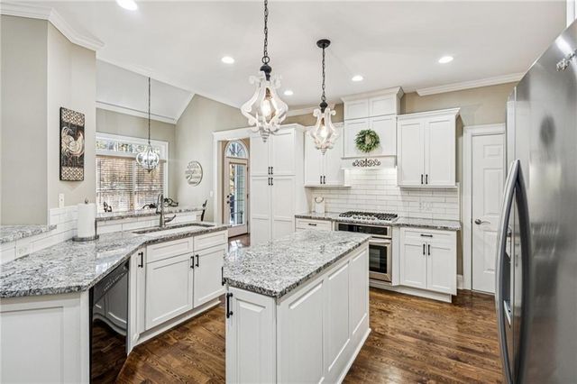 8160 Willow Point, Gainesville, GA 30506