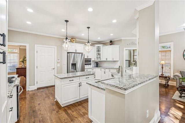 8160 Willow Point, Gainesville, GA 30506