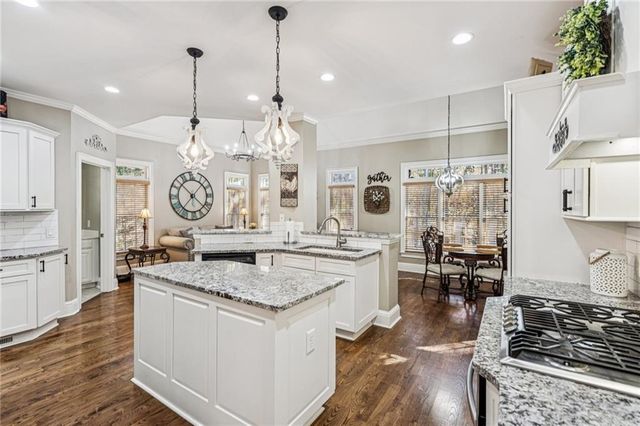 8160 Willow Point, Gainesville, GA 30506