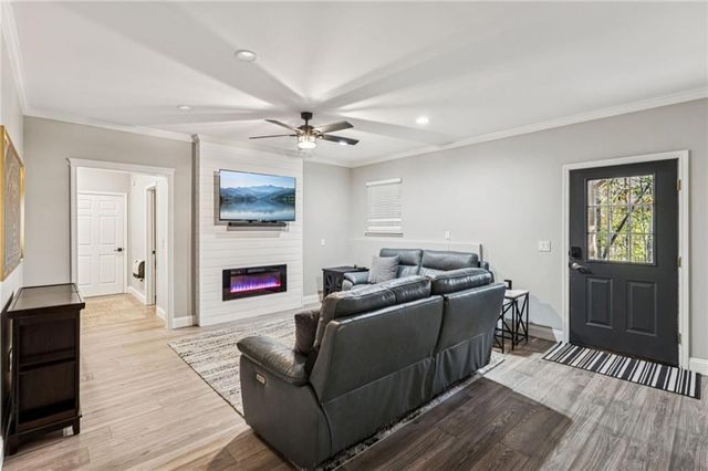 8160 Willow Point, Gainesville, GA 30506