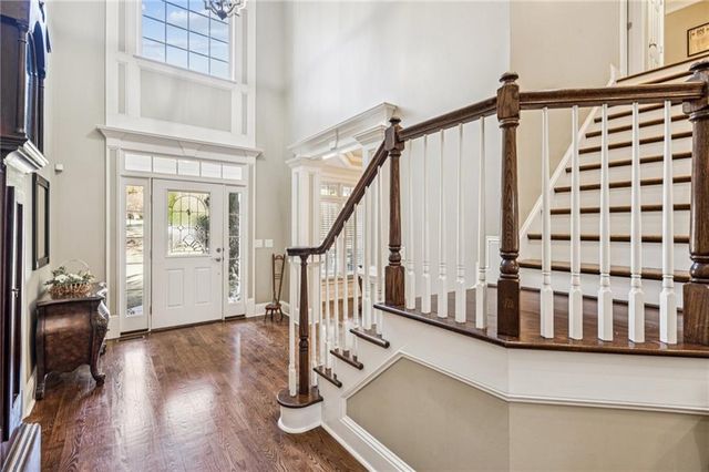 8160 Willow Point, Gainesville, GA 30506