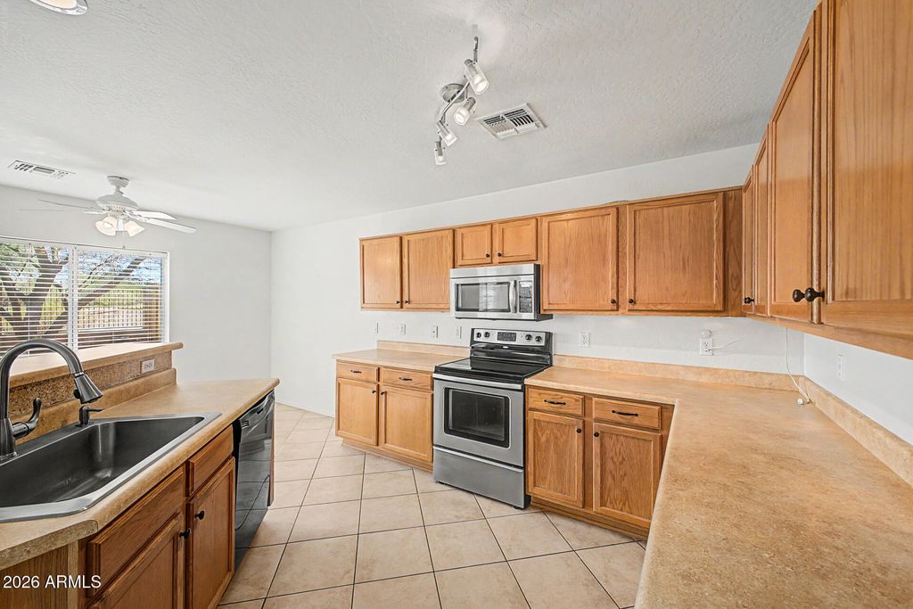 22 N 224TH Lane, Buckeye, AZ 85326 — photo 3
