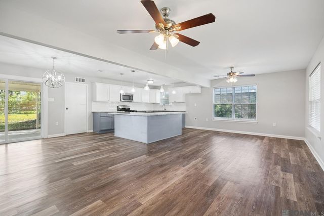 9046 Kingcrest Pkwy, Baton Rouge, LA 70810