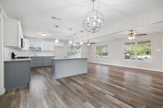 9046 Kingcrest Pkwy, Baton Rouge, LA 70810