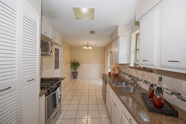 503 Brendon Park Lane, Friendswood, TX 77546