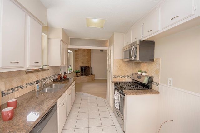 503 Brendon Park Lane, Friendswood, TX 77546