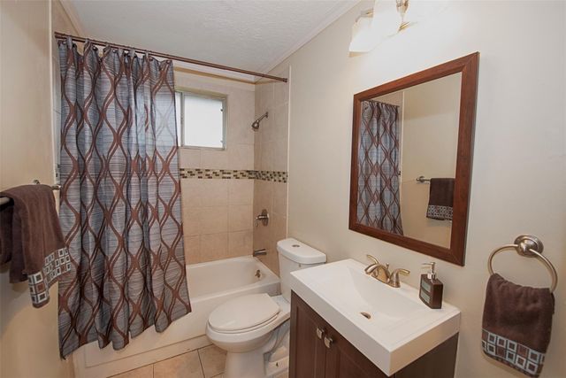 503 Brendon Park Lane, Friendswood, TX 77546