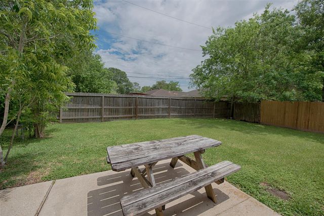 503 Brendon Park Lane, Friendswood, TX 77546