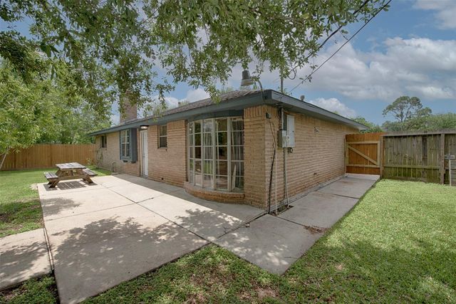 503 Brendon Park Lane, Friendswood, TX 77546