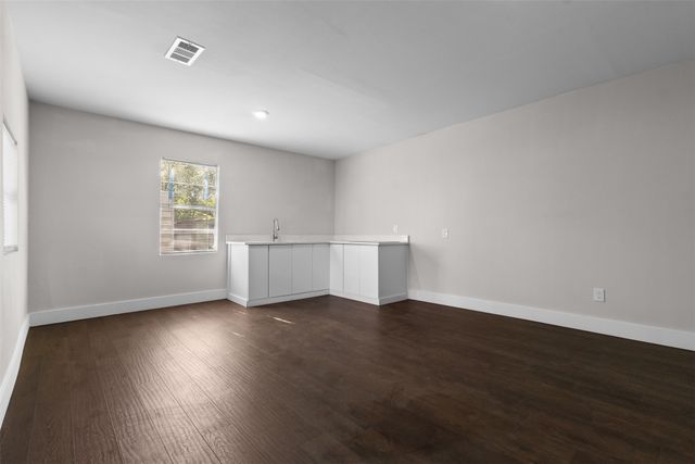 2523 N Prairie Creek Road, Dallas, TX 75227