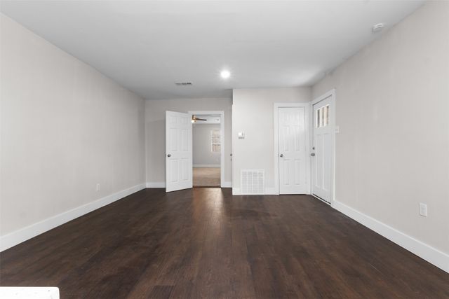 2523 N Prairie Creek Road, Dallas, TX 75227