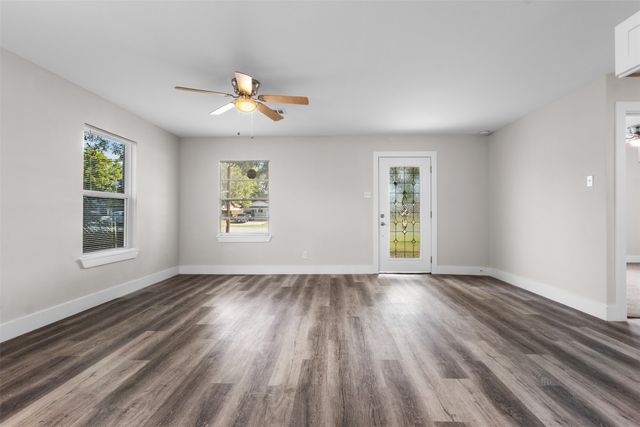 2523 N Prairie Creek Road, Dallas, TX 75227