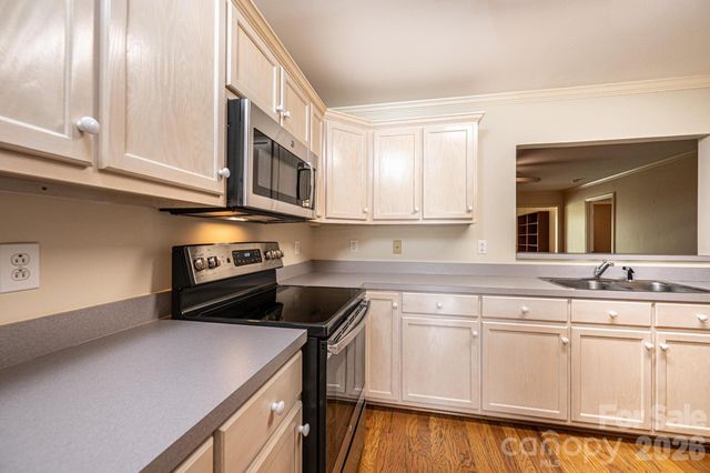 142 39th Avenue Court NW, Hickory, NC 28601