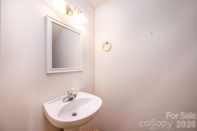 142 39th Avenue Court NW, Hickory, NC 28601