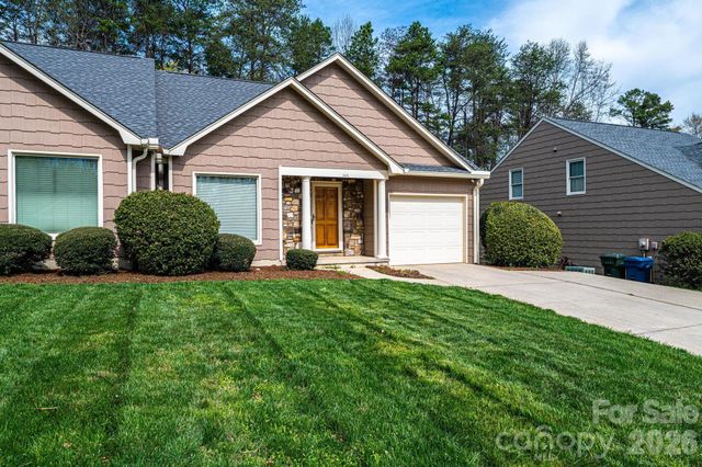 142 39th Avenue Court NW, Hickory, NC 28601
