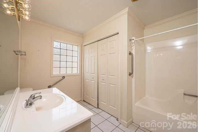 142 39th Avenue Court NW, Hickory, NC 28601