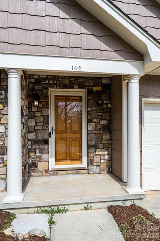 142 39th Avenue Court NW, Hickory, NC 28601