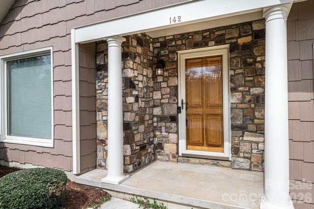 142 39th Avenue Court NW, Hickory, NC 28601