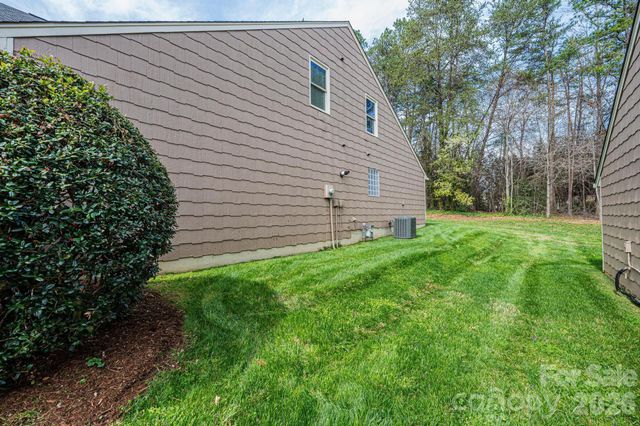 142 39th Avenue Court NW, Hickory, NC 28601