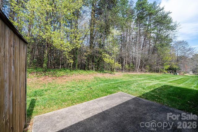 142 39th Avenue Court NW, Hickory, NC 28601