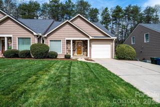 142 39th Avenue Court NW, Hickory, NC 28601