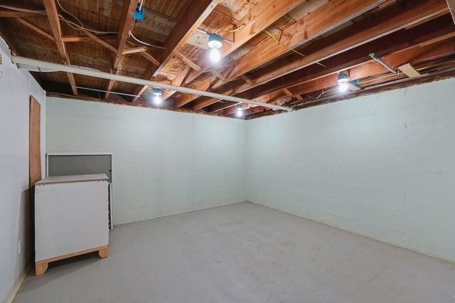 99 Luther Ave, Somerset, MA 02726