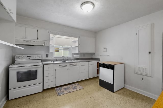 99 Luther Ave, Somerset, MA 02726