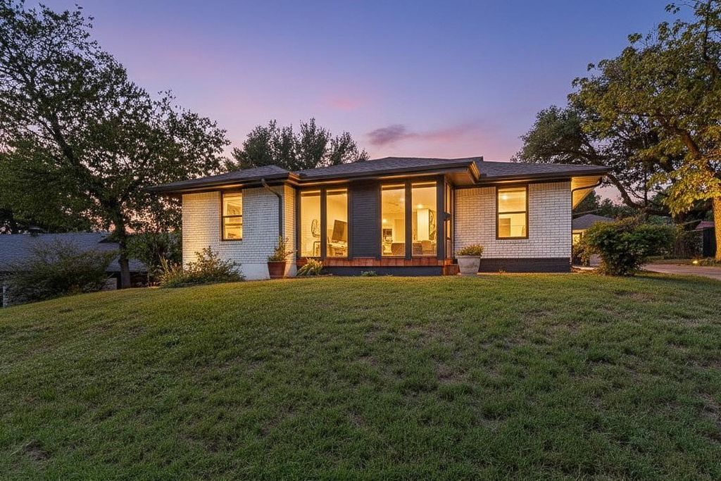 3023 Lasca Street, Dallas, TX 75227