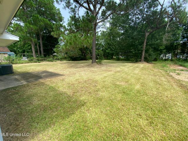 6608 Columbus Circle, Ocean Springs, MS 39564