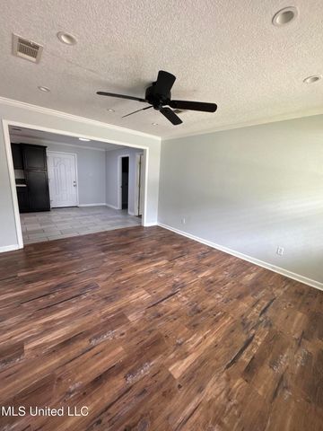 6608 Columbus Circle, Ocean Springs, MS 39564