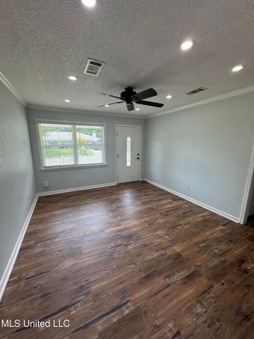 6608 Columbus Circle, Ocean Springs, MS 39564