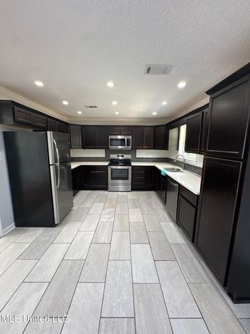 6608 Columbus Circle, Ocean Springs, MS 39564