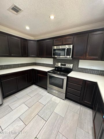 6608 Columbus Circle, Ocean Springs, MS 39564