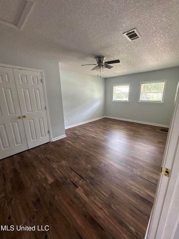 6608 Columbus Circle, Ocean Springs, MS 39564