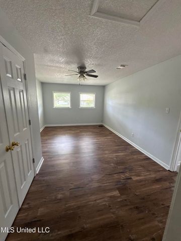 6608 Columbus Circle, Ocean Springs, MS 39564
