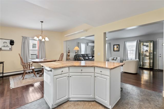 2205 Mcaleer Rd, Franklin Park, PA 15143