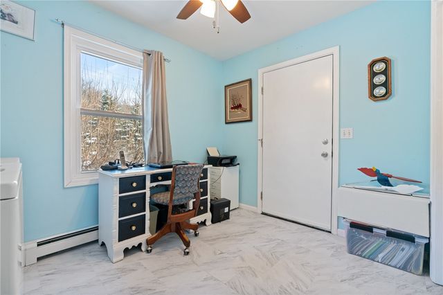 2205 Mcaleer Rd, Franklin Park, PA 15143