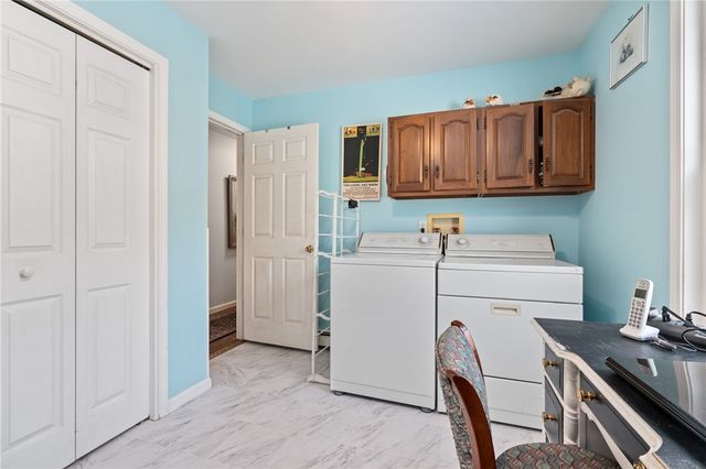 2205 Mcaleer Rd, Franklin Park, PA 15143