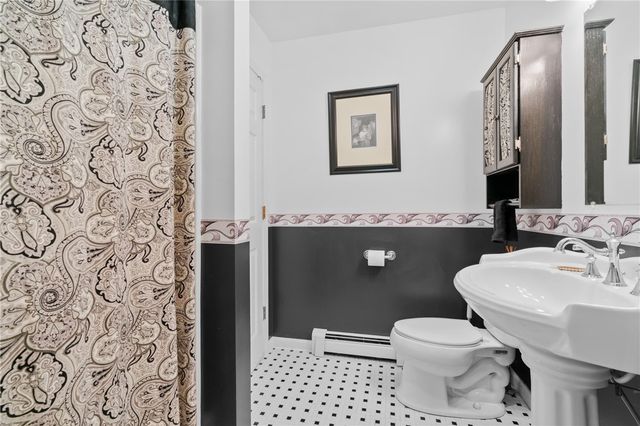 2205 Mcaleer Rd, Franklin Park, PA 15143