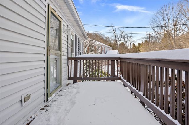 2205 Mcaleer Rd, Franklin Park, PA 15143