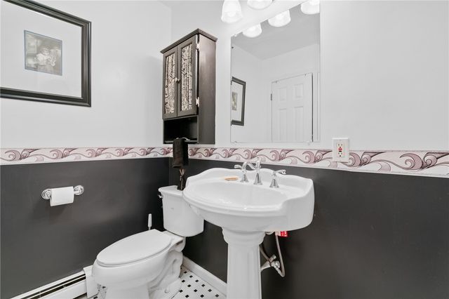 2205 Mcaleer Rd, Franklin Park, PA 15143