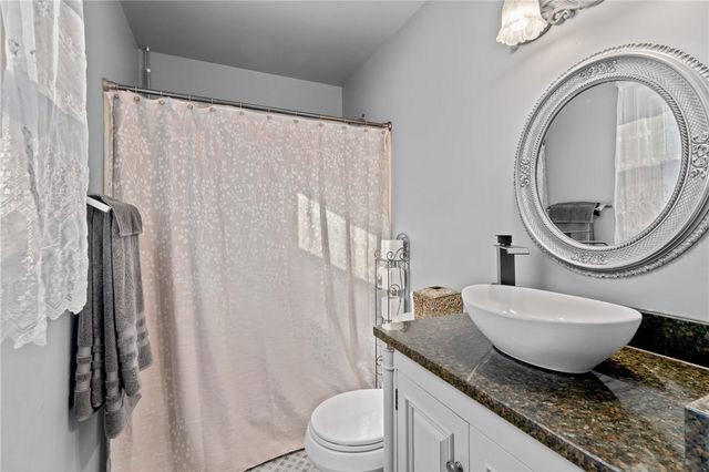 2205 Mcaleer Rd, Franklin Park, PA 15143