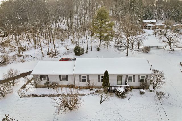 2205 Mcaleer Rd, Franklin Park, PA 15143