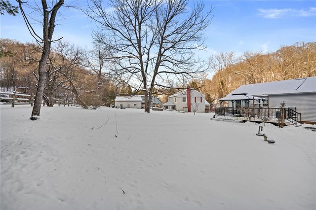 2205 Mcaleer Rd, Franklin Park, PA 15143