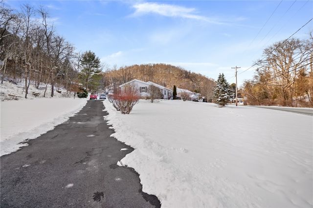 2205 Mcaleer Rd, Franklin Park, PA 15143