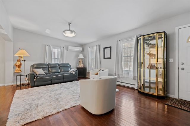 2205 Mcaleer Rd, Franklin Park, PA 15143