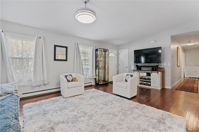 2205 Mcaleer Rd, Franklin Park, PA 15143