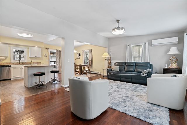 2205 Mcaleer Rd, Franklin Park, PA 15143