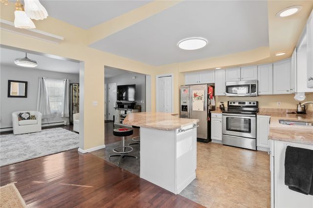 2205 Mcaleer Rd, Franklin Park, PA 15143